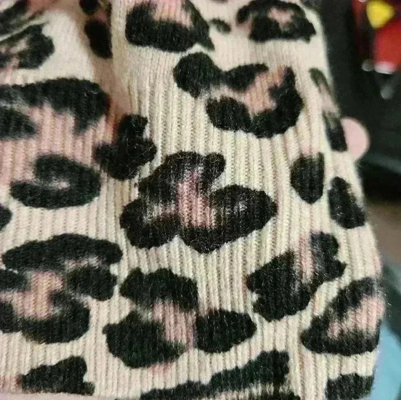 Monroe & Main Pink Leopard print 3/4 sleeve cardigan. Size L - Picture 8 of 9